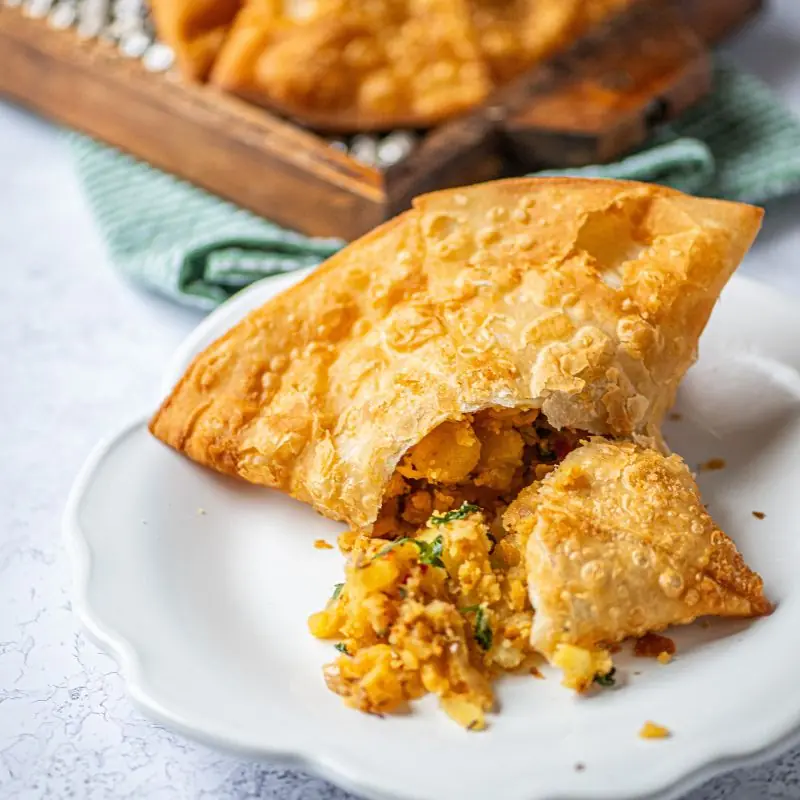 Crispy homemade Vegetable Samosa filled with lightly spiced vegetables